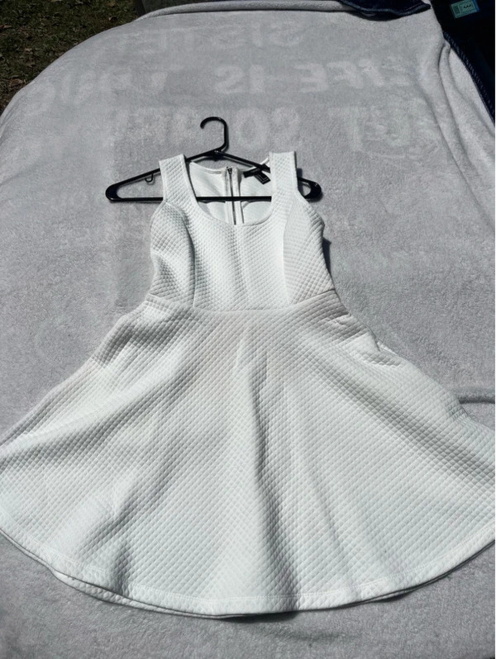 Comfortable creamy white zipper dress